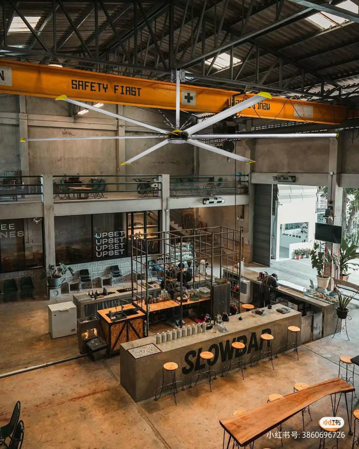Quạt HVLS 5,2 mét tại xưởng cơ khí và gara